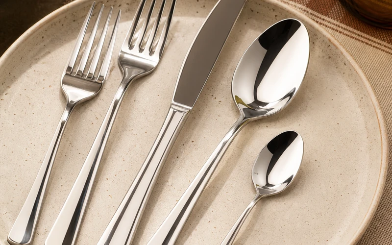 Retail-ready flatware sets